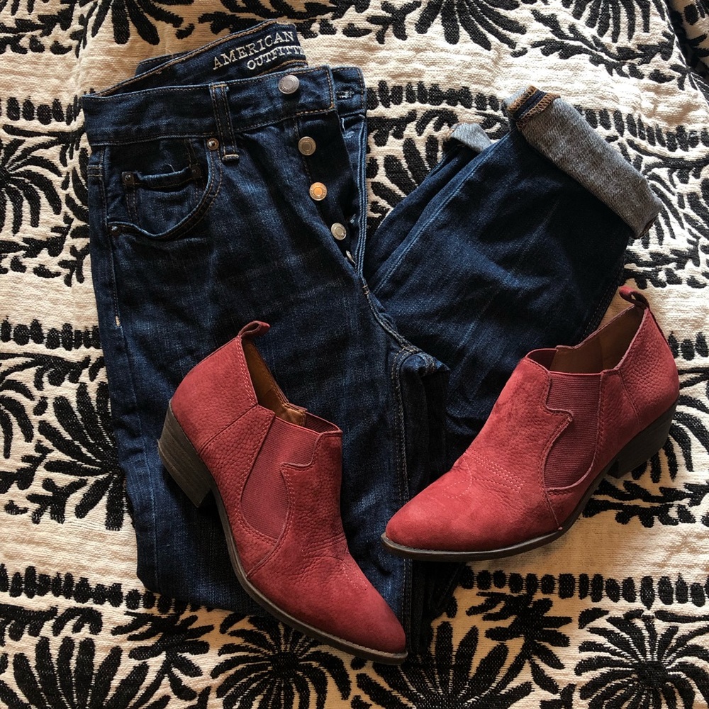 Button fly skinny jeans. Vintage high rise.